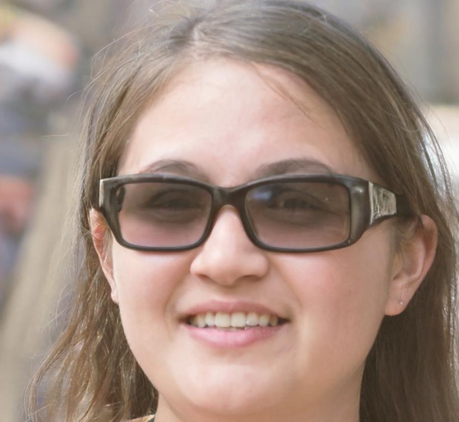 Elena, estudiante destacada del programa de pronósticos financieros